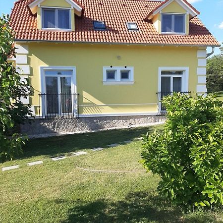Kondics Apartmanhaz Sárvár Dış mekan fotoğraf