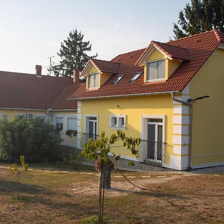 Kondics Apartmanhaz Sárvár Dış mekan fotoğraf