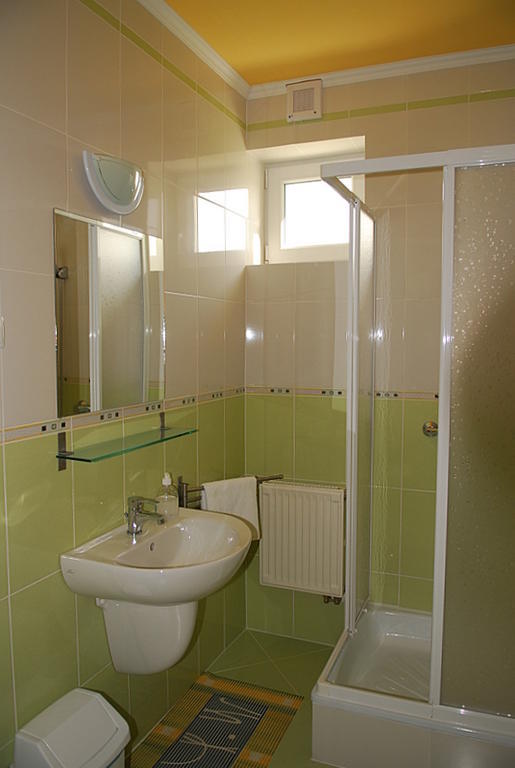 Kondics Apartmanhaz Sárvár Oda fotoğraf
